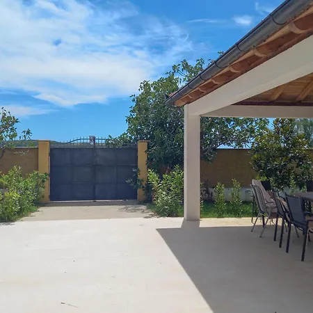 In - Cdy046 Holiday home